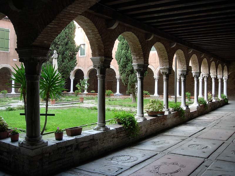 Il chiostro di San Francesco della Vigna 